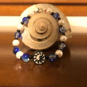 Pearl and glass bracelet